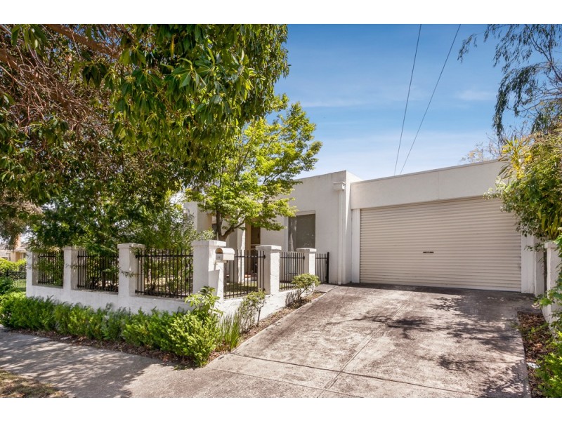 1/3 Calvin Cres, Doncaster East VIC 3109