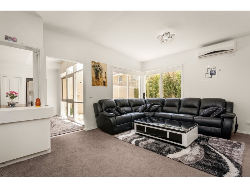 1/3 Calvin Cres, Doncaster East VIC 3109