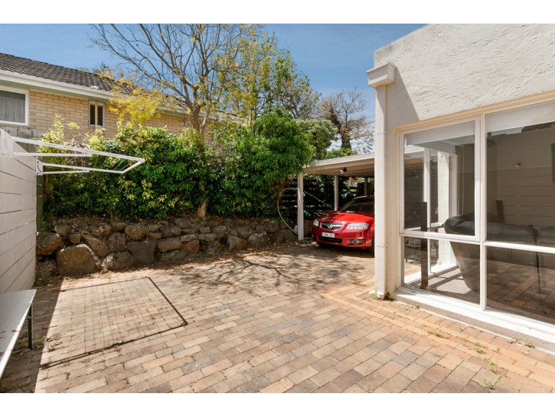 1/3 Calvin Cres, Doncaster East VIC 3109