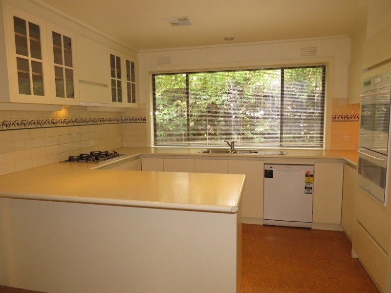 10 Scenic Rise, Doncaster VIC 3108