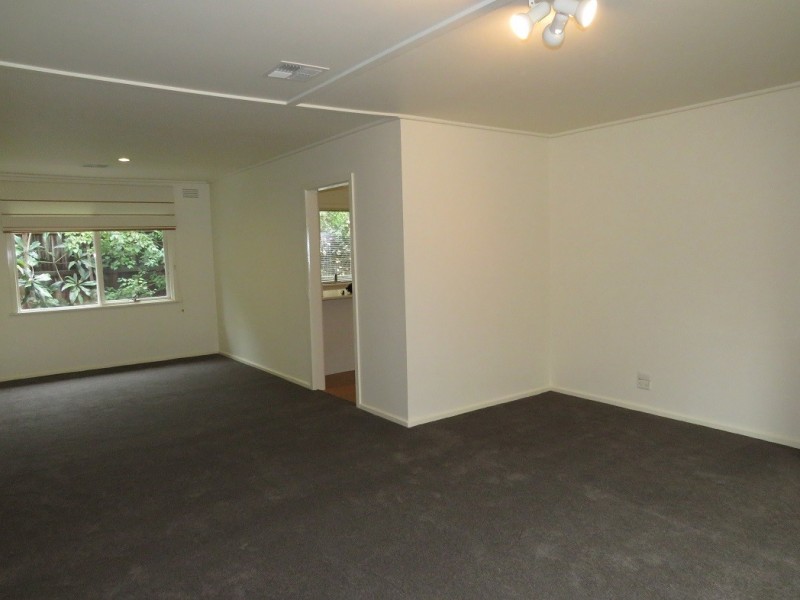 10 Scenic Rise, Doncaster VIC 3108