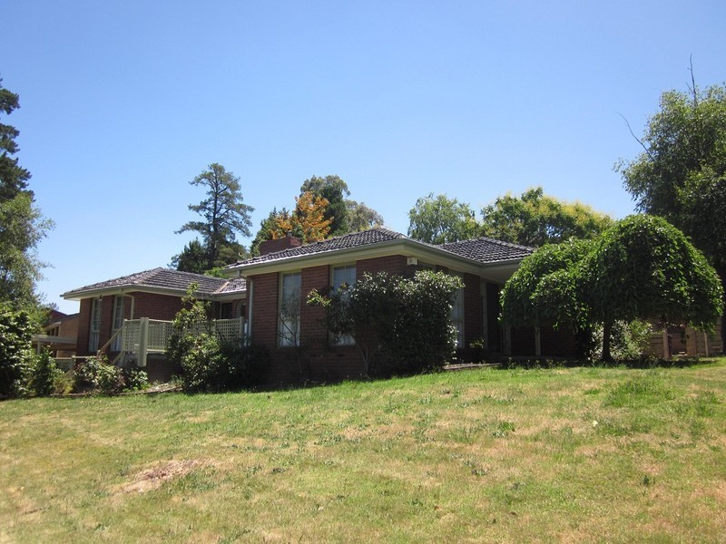 68 Santa Rosa Boulevard, Doncaster East VIC 3109