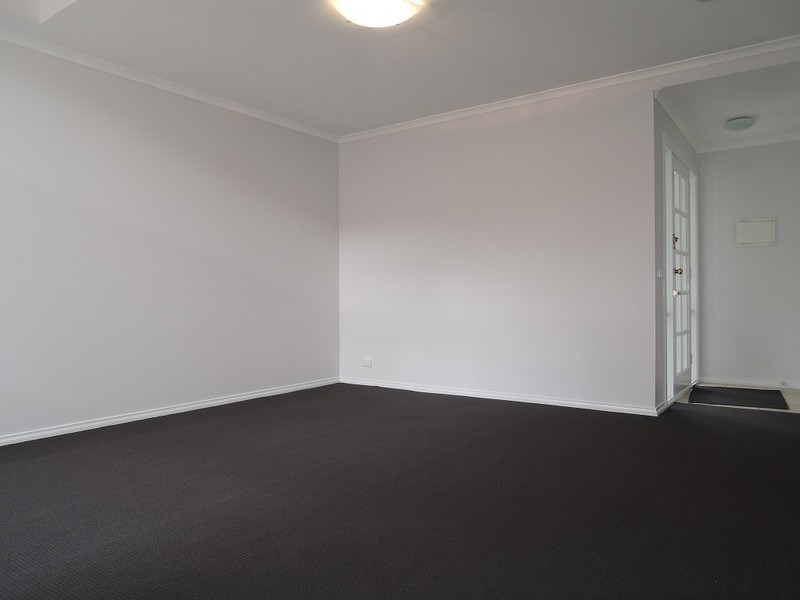 2/3 Calvin Crescent, Doncaster East VIC 3109