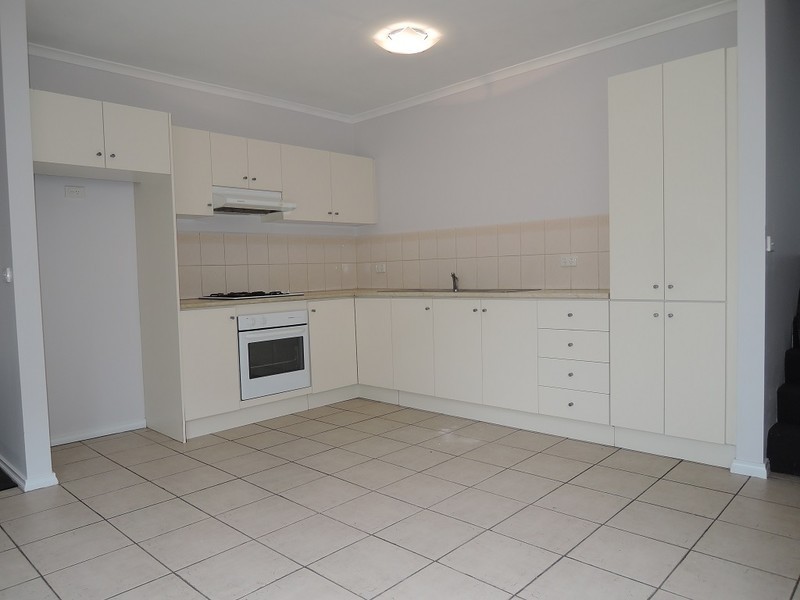 2/3 Calvin Crescent, Doncaster East VIC 3109