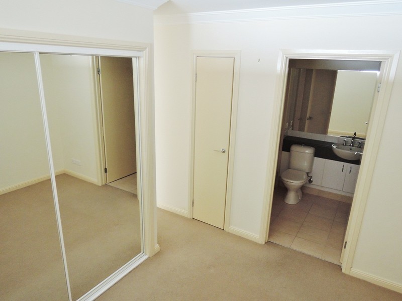 706/69-71 Stead Street, South Melbourne VIC 3205