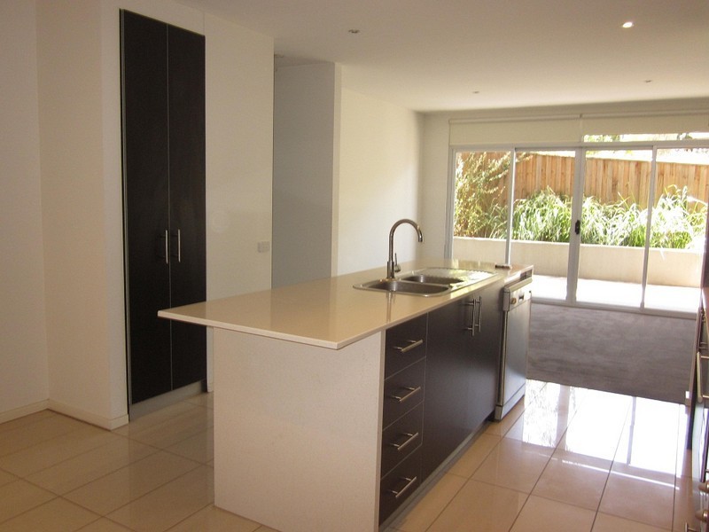 2/719 Elgar Road, Doncaster VIC 3108