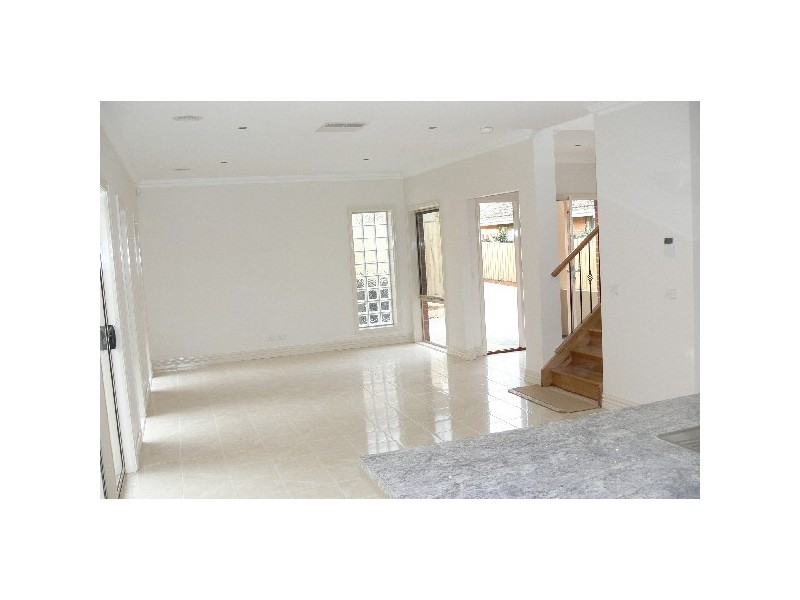 2/42 Renshaw St, Doncaster East VIC 3109