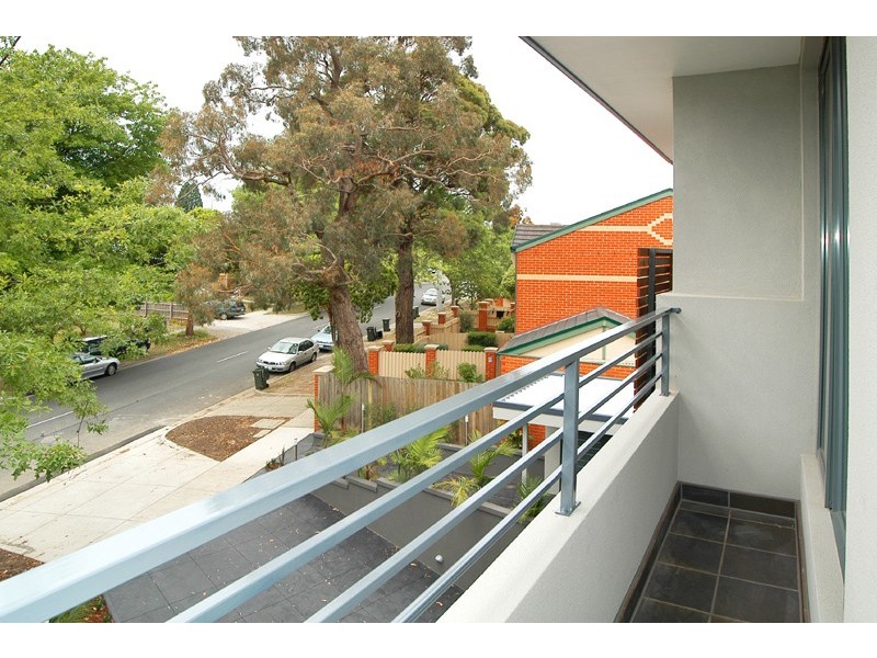 6, 72 Doncaster East Road, Mitcham VIC 3132