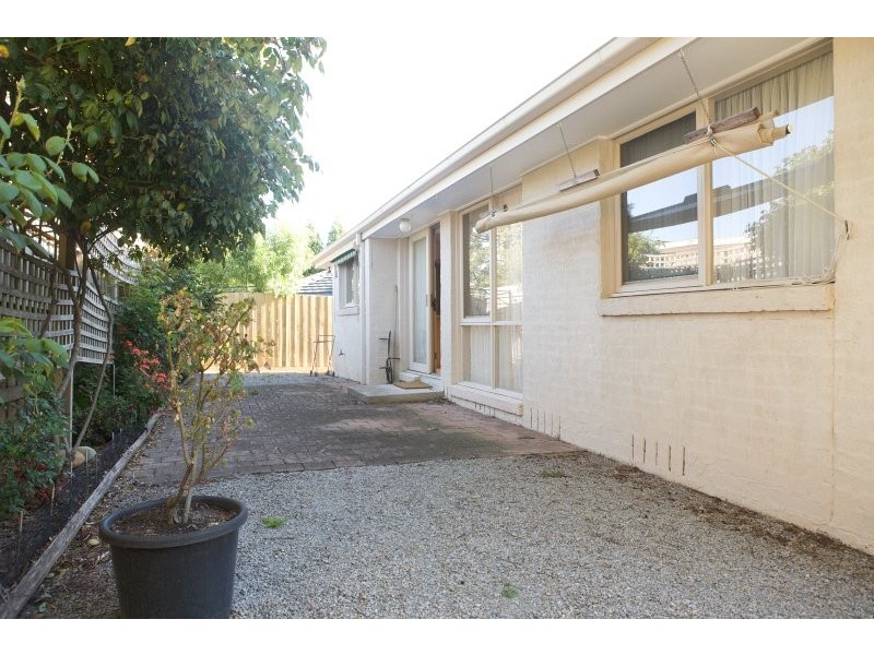 2/8 Paula Crescent, Doncaster East VIC 3109