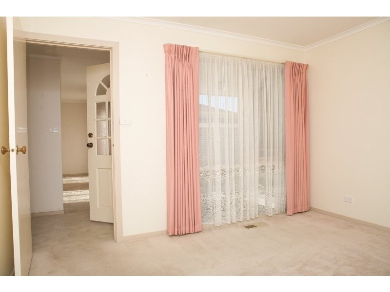 2/8 Paula Crescent, Doncaster East VIC 3109