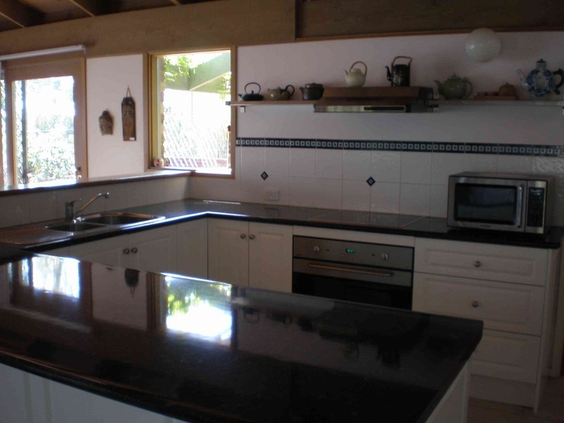 18 Sinclair Avenue, Templestowe Lower VIC 3107