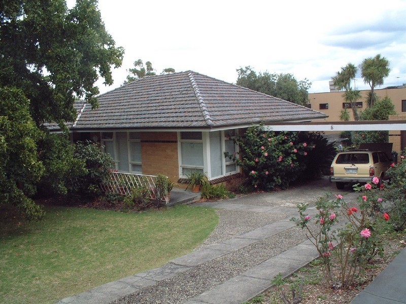 5 Banool Quadrant, Doncaster East VIC 3109