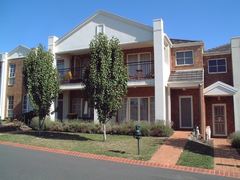 12 Illowra Walk, Blackburn South VIC 3130