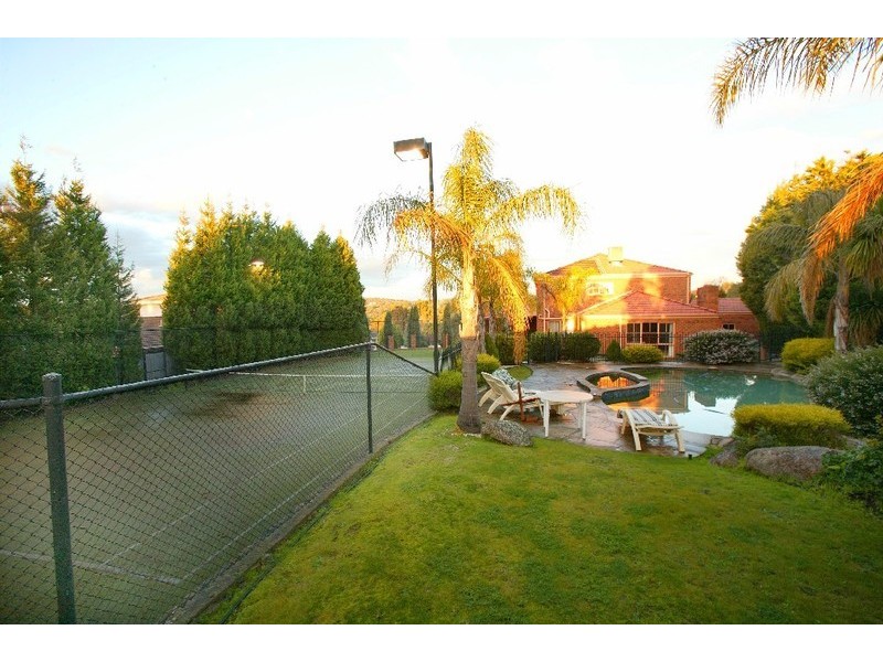 4 Leanne Court, Doncaster East VIC 3109