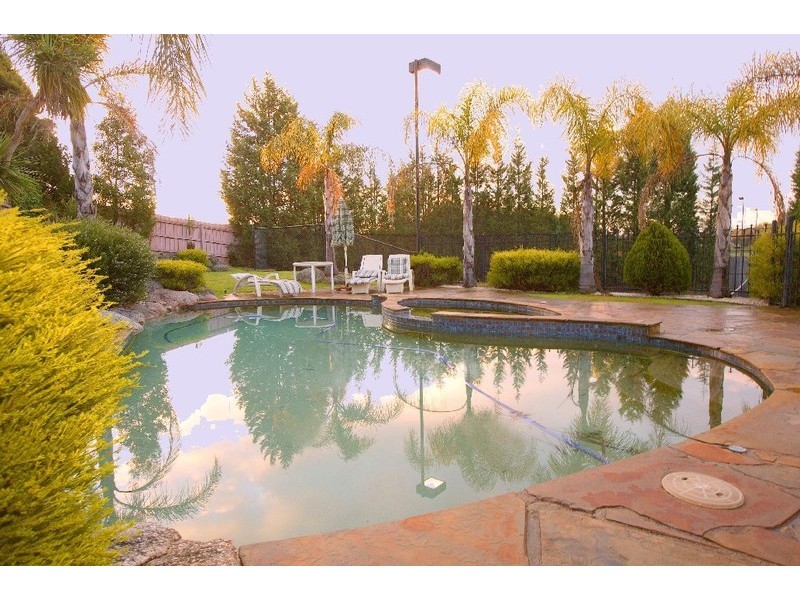 4 Leanne Court, Doncaster East VIC 3109