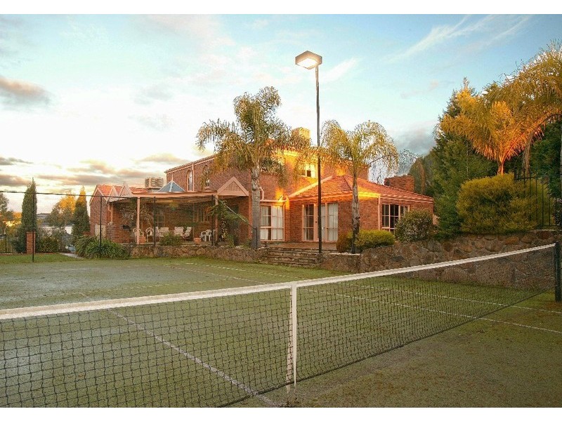 4 Leanne Court, Doncaster East VIC 3109