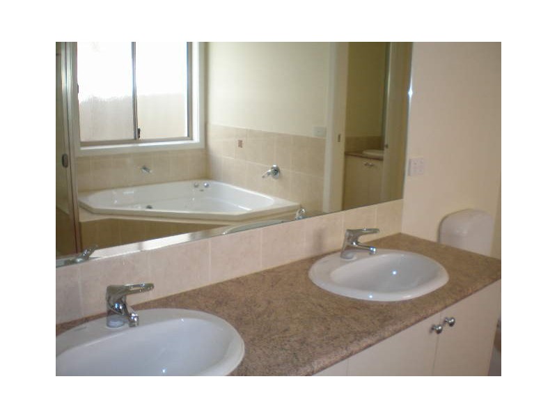 2/57 Surrey Road, Blackburn North VIC 3130