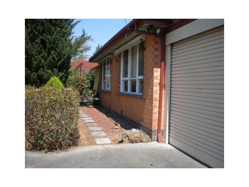 11 Paul Road, Forest Hill VIC 3131