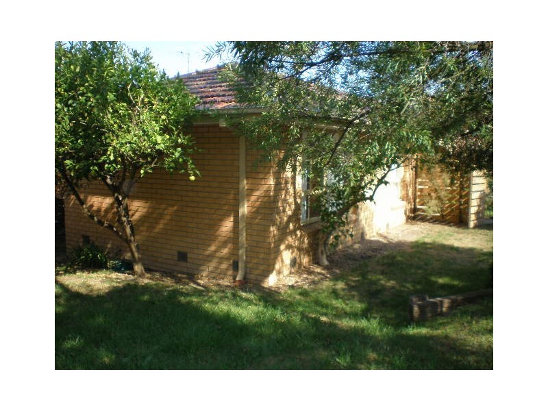 1/4 Kandanga Grove, Bulleen VIC 3105