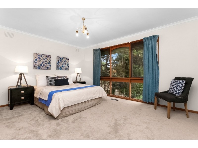 15 Clontarf Crescent, Templestowe VIC 3106