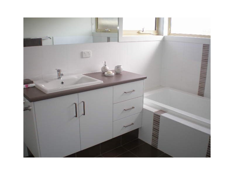 2/23 Bowen Road, Doncaster East VIC 3109