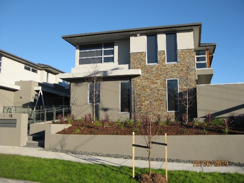 18B, 18-20 Churchill Street, Doncaster East VIC 3109