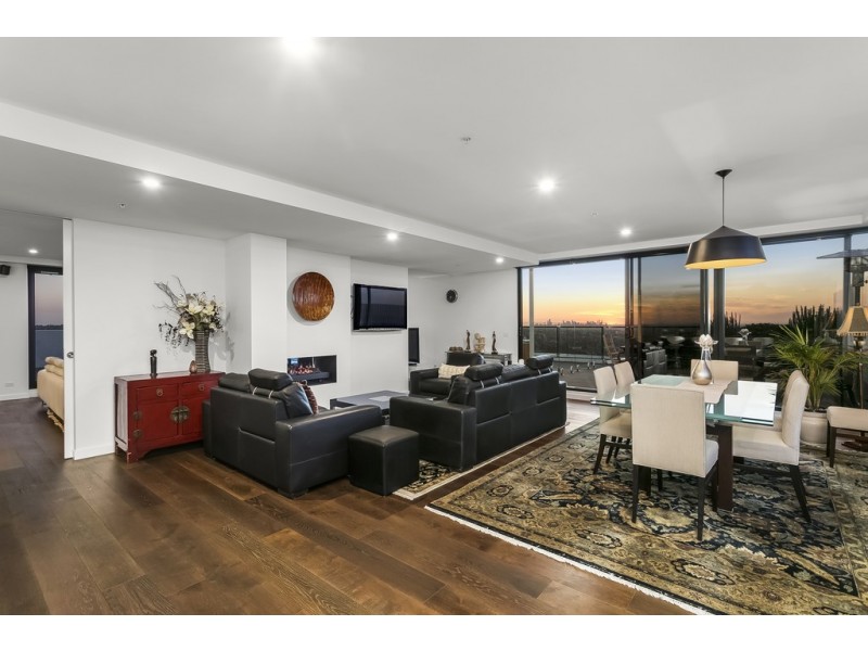 703/5 Sovereign Point Court, Doncaster VIC 3108