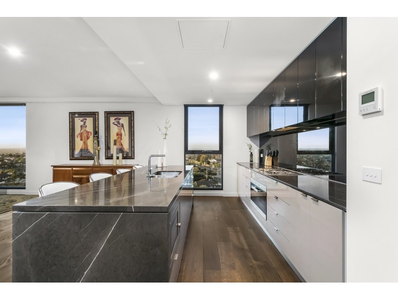 703/5 Sovereign Point Court, Doncaster VIC 3108