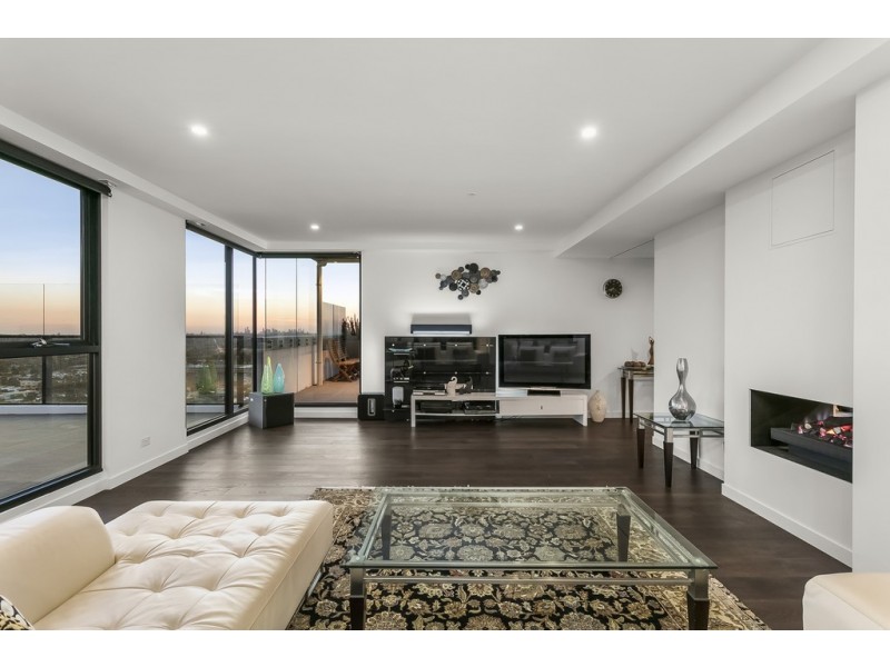 703/5 Sovereign Point Court, Doncaster VIC 3108