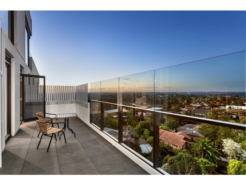 703/5 Sovereign Point Court, Doncaster VIC 3108