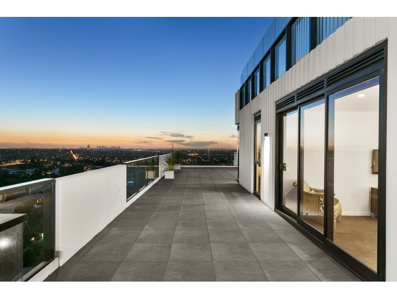 703/5 Sovereign Point Court, Doncaster VIC 3108