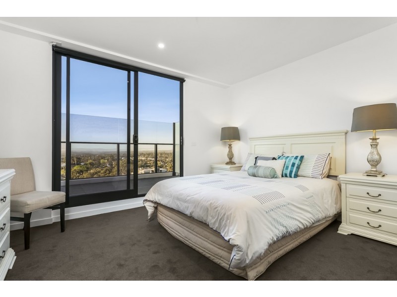 703/5 Sovereign Point Court, Doncaster VIC 3108