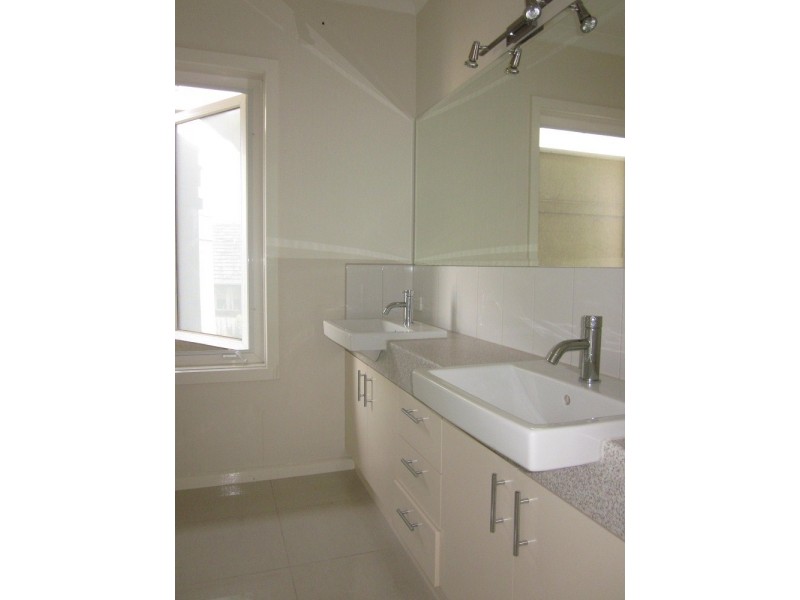 2/95 Leeds Street, Doncaster East VIC 3109
