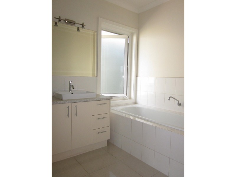 2/95 Leeds Street, Doncaster East VIC 3109