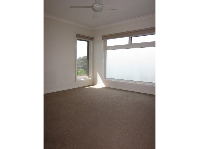 2/95 Leeds Street, Doncaster East VIC 3109