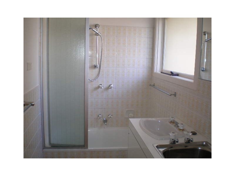 1/4 Kandanga Grove, Bulleen VIC 3105