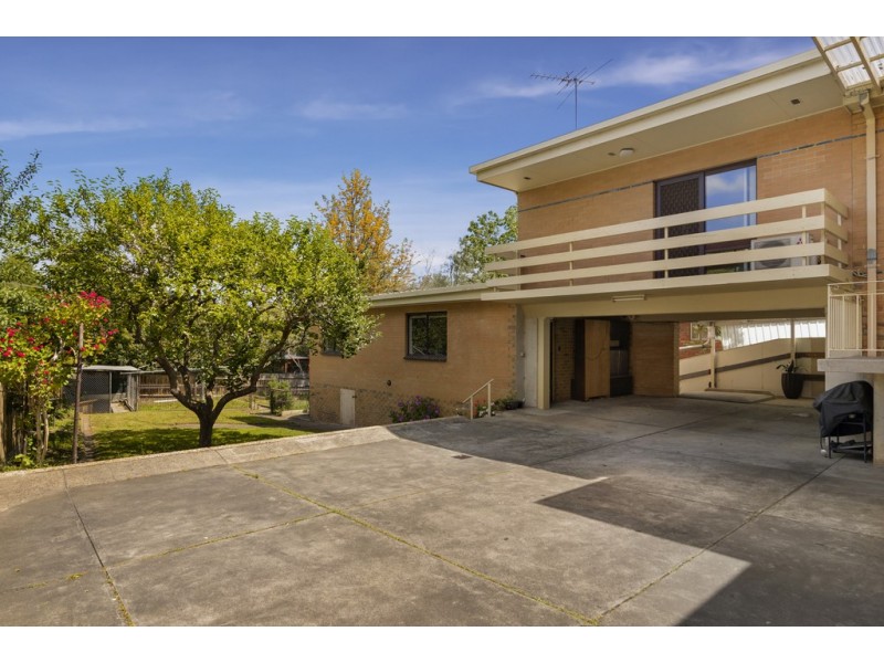 4 Koolkuna Ave, Doncaster VIC 3108