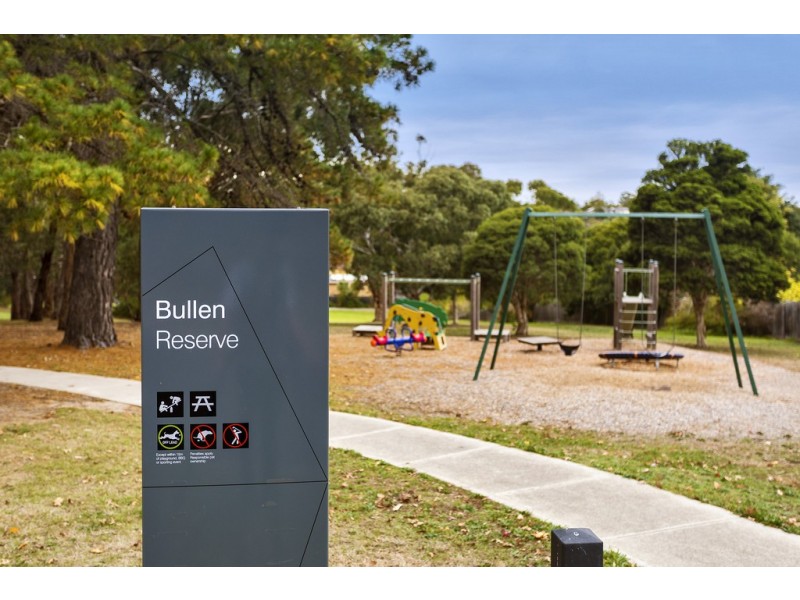 23 Calvin Crescent, Doncaster East VIC 3109