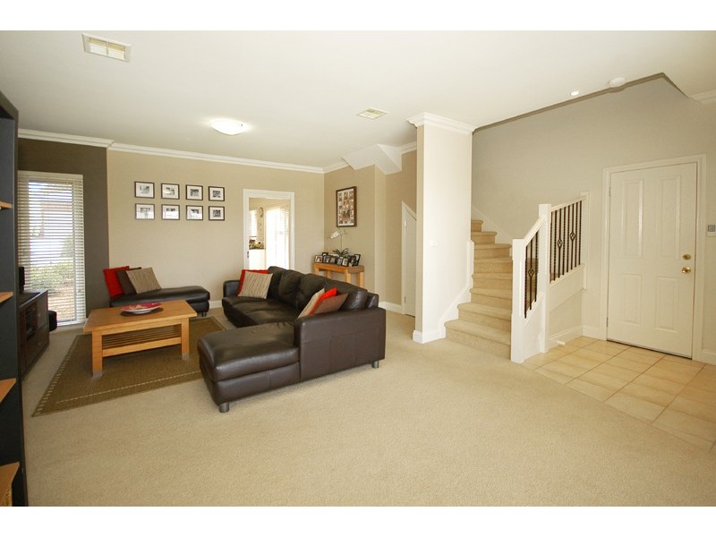 1/25 Beverley Street, Doncaster East VIC 3109