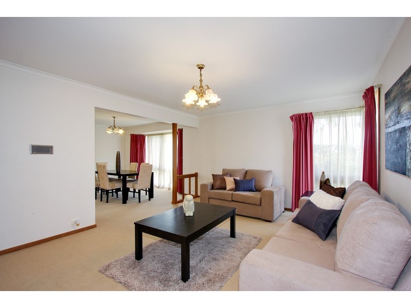 2 Huntingfield Drive, Doncaster East VIC 3109