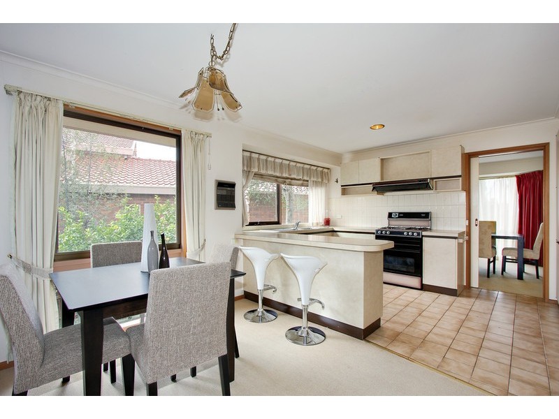 2 Huntingfield Drive, Doncaster East VIC 3109