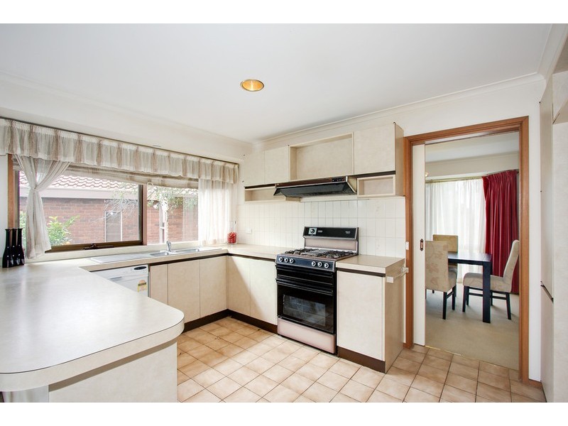 2 Huntingfield Drive, Doncaster East VIC 3109