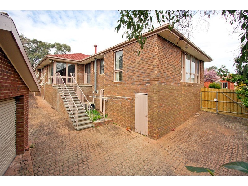 2 Huntingfield Drive, Doncaster East VIC 3109