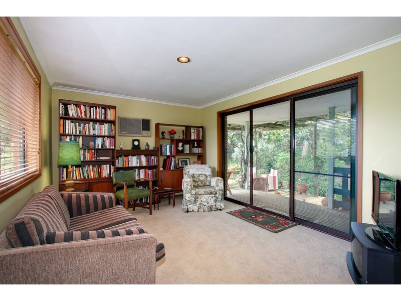 16 Devlaw Drive, Doncaster East VIC 3109