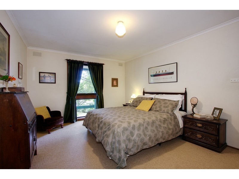 16 Devlaw Drive, Doncaster East VIC 3109
