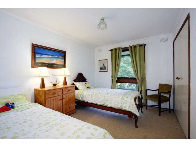 16 Devlaw Drive, Doncaster East VIC 3109