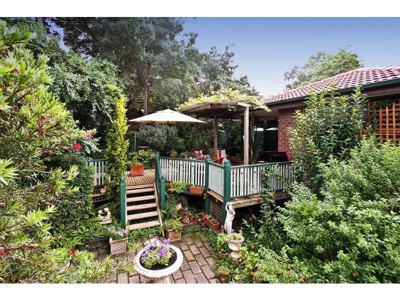 16 Devlaw Drive, Doncaster East VIC 3109