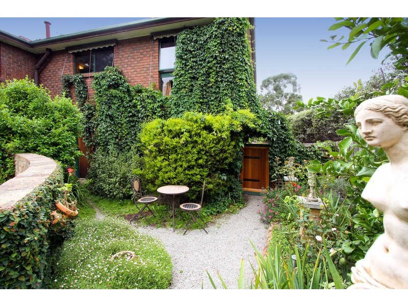 16 Devlaw Drive, Doncaster East VIC 3109