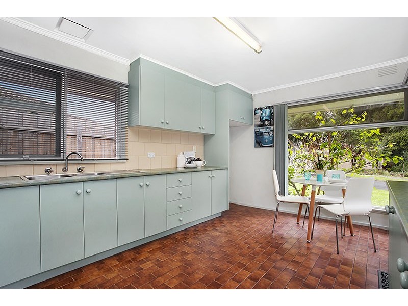 16 Astelot Drive, Donvale VIC 3111