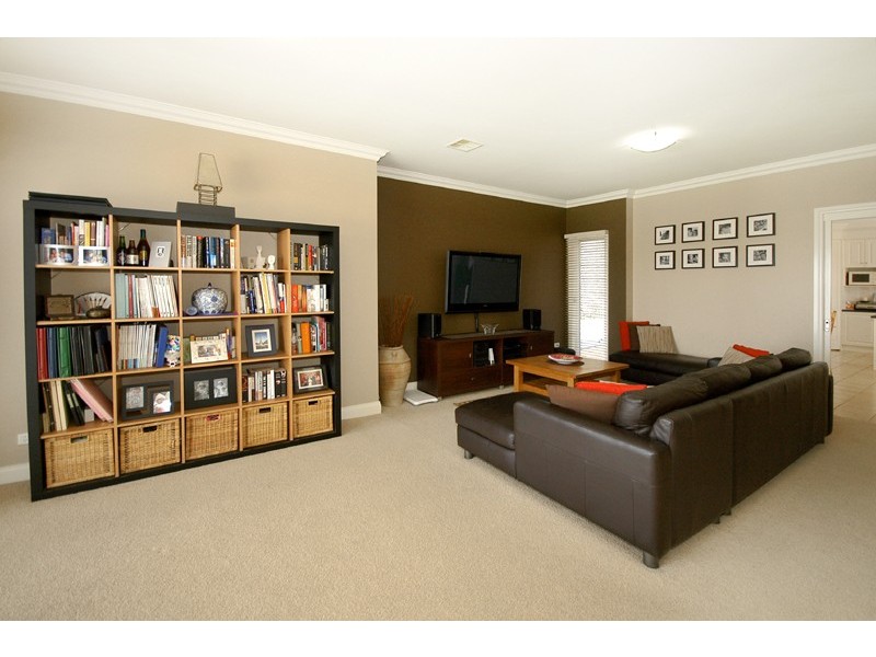 1/25 Beverley Street, Doncaster East VIC 3109